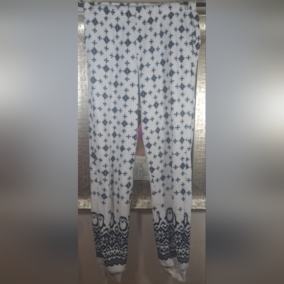 Fuzzy Top with fuzzy snowflake pattern pants size XS Joyspun - Picture 2 of 5